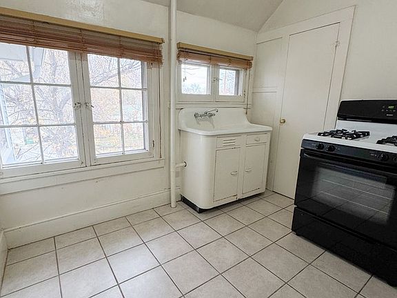 5th image of 375 W Burkitt St #3