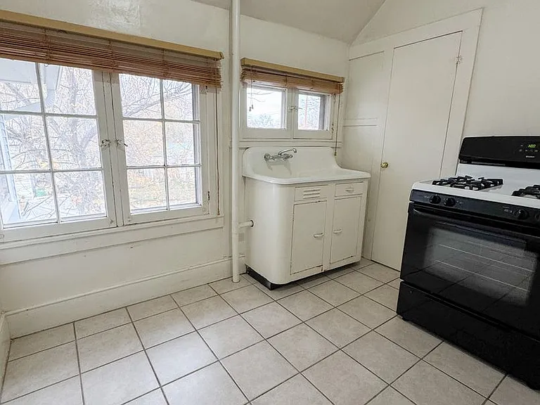 375 W Burkitt St — Photo 5