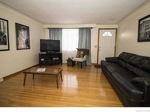 4th image of 300 University Ave