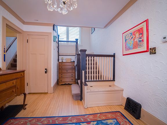 2nd image of 2201 E Newton Ave