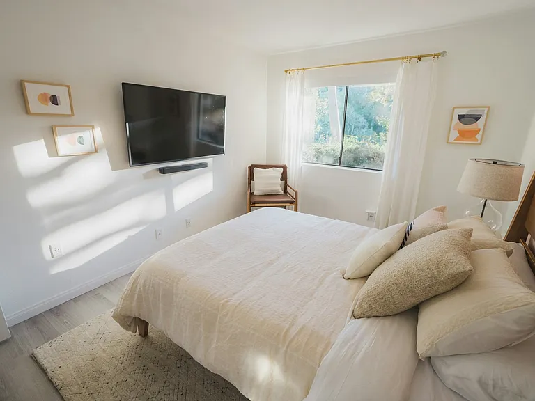 1031 Miramonte Dr #2 — Photo 32