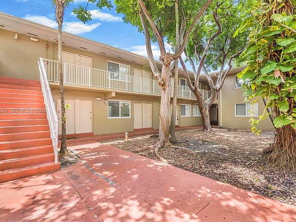 4th image of 6330 SW 79th St APT 2