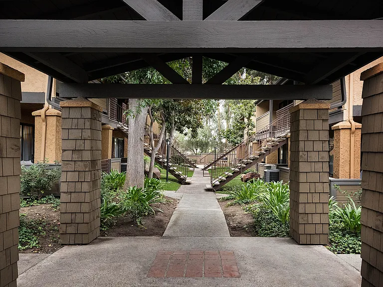 Elan - Scripps Terrace — Photo 2
