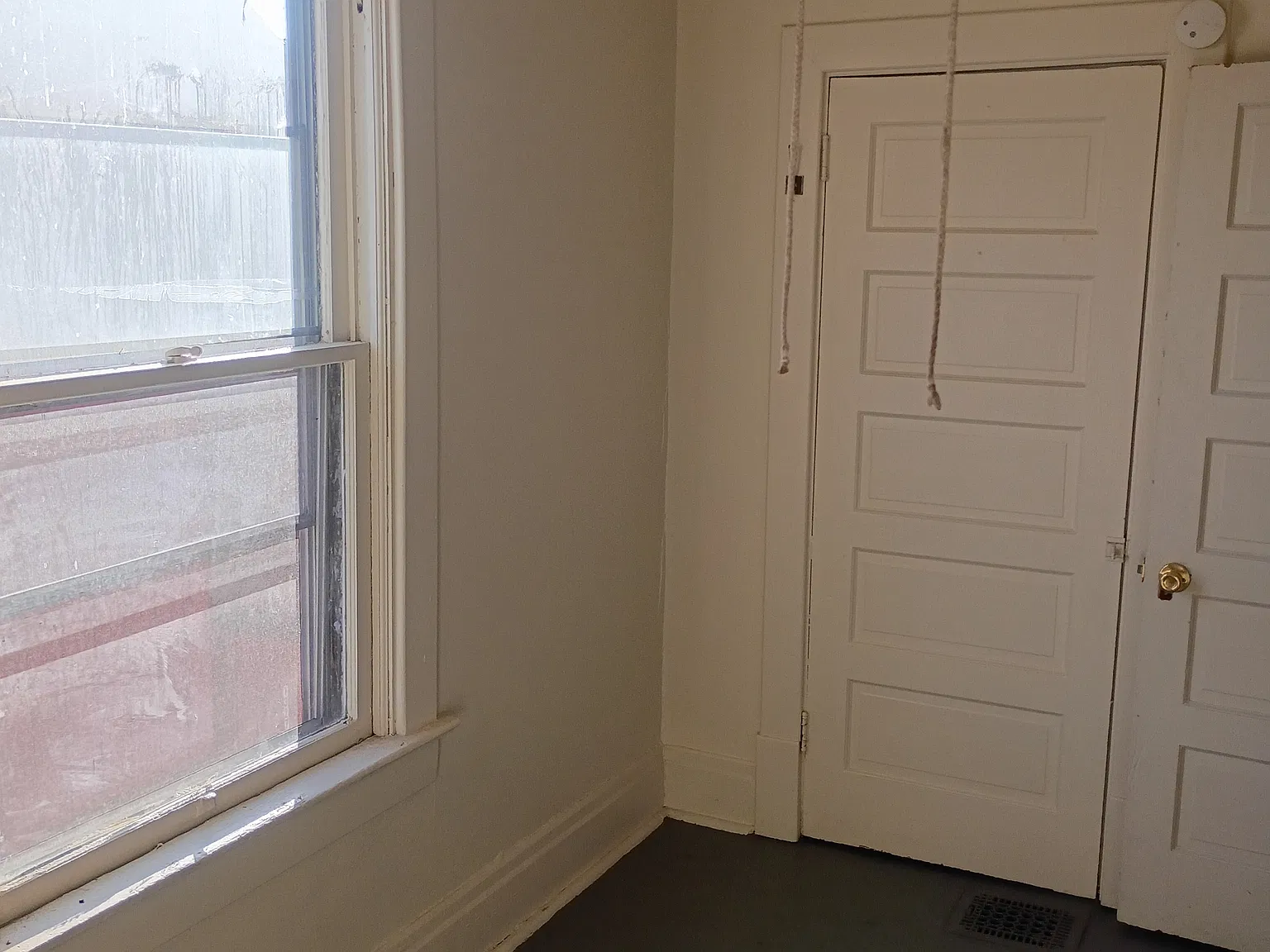 3 bed, 1500 sqft, $900 — Photo 2
