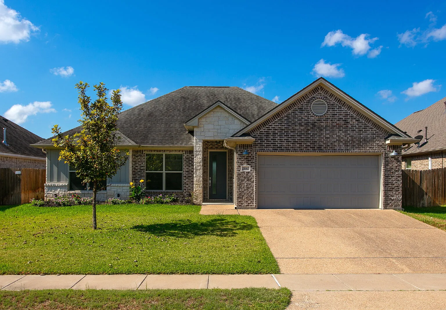 3 bed, 2.5 bath, 2112 sqft, $2,800 — Photo 1