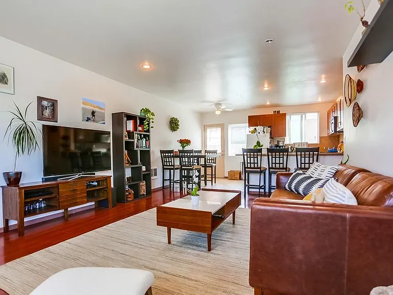 1063 Loring St — Photo 11