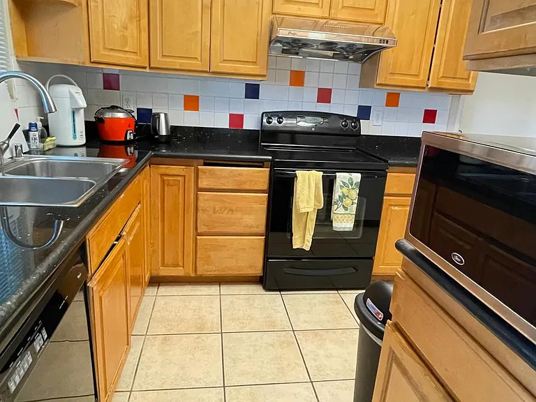 3147 Kermath Dr — Photo 2