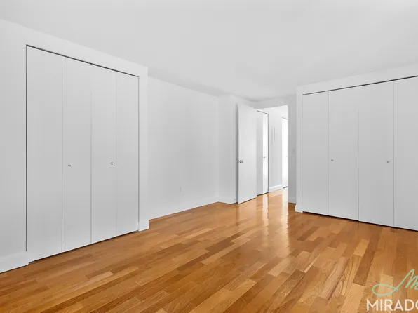 290 Third Avenue image 11 of 30