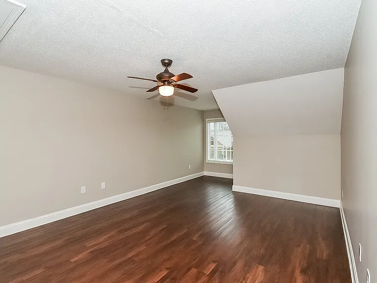 240 Raleigh Way — Photo 11