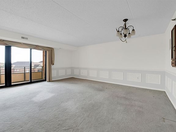 4th image of 3613 Country Club Dr