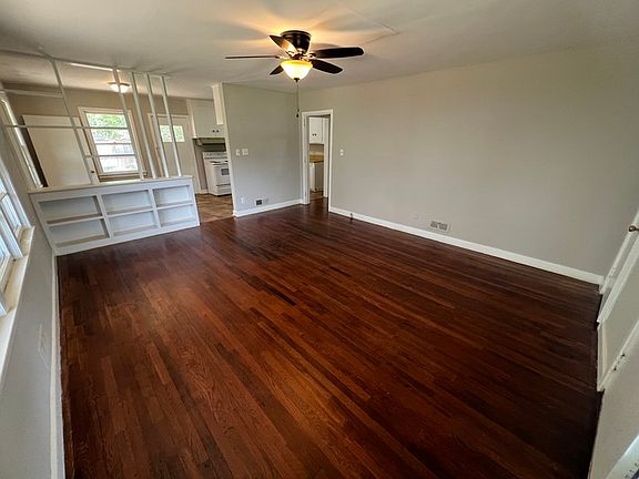 2nd image of 422 Crestview Dr