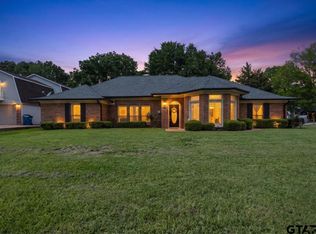 607 Charmwood Dr, Chandler, TX 75758