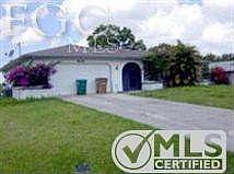CHARMIN SINGLE FAMILY HOME WITH 3 BEDROOMS AND 2 BATHROOMS IN A QUIET NEIGHBORHOOD, NEEDS SOME TLC