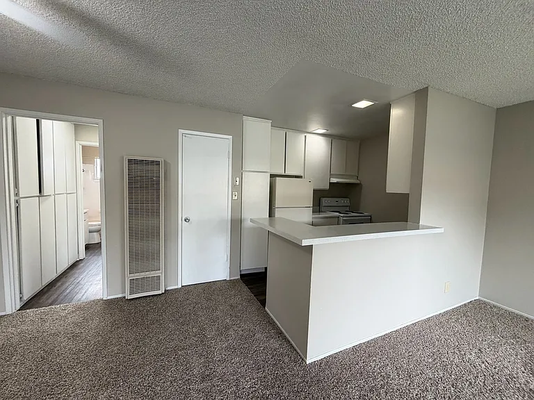 Sharis Apartments — Photo 9