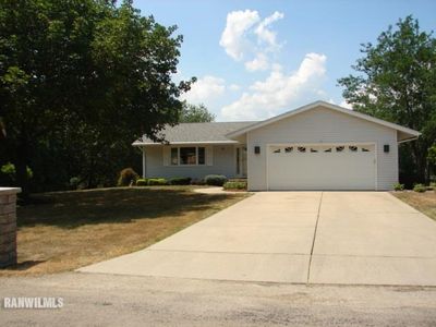 2426 Glenview Dr, Freeport, IL, 61032