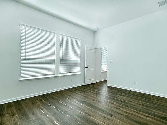 4th image of 131 James Rose Ln