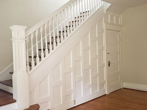 Entry way - private to tenant