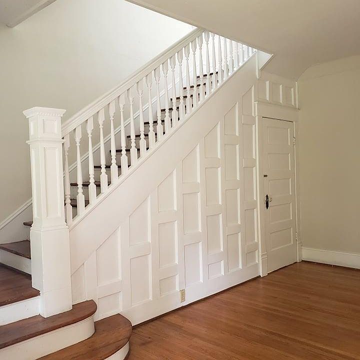 Entry way - private to tenant
