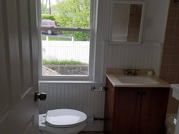 2nd image of 63 Glendale Pl #2