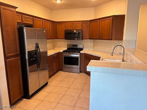 3rd image of 924 Appaloosa Hills Ave