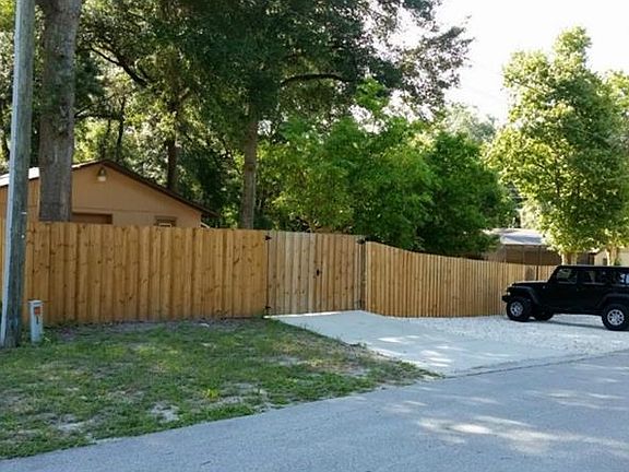 3rd image of 714 W Blue Springs Ave