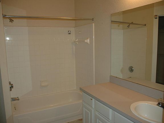4th image of 13700 N Richmond Park Dr #503