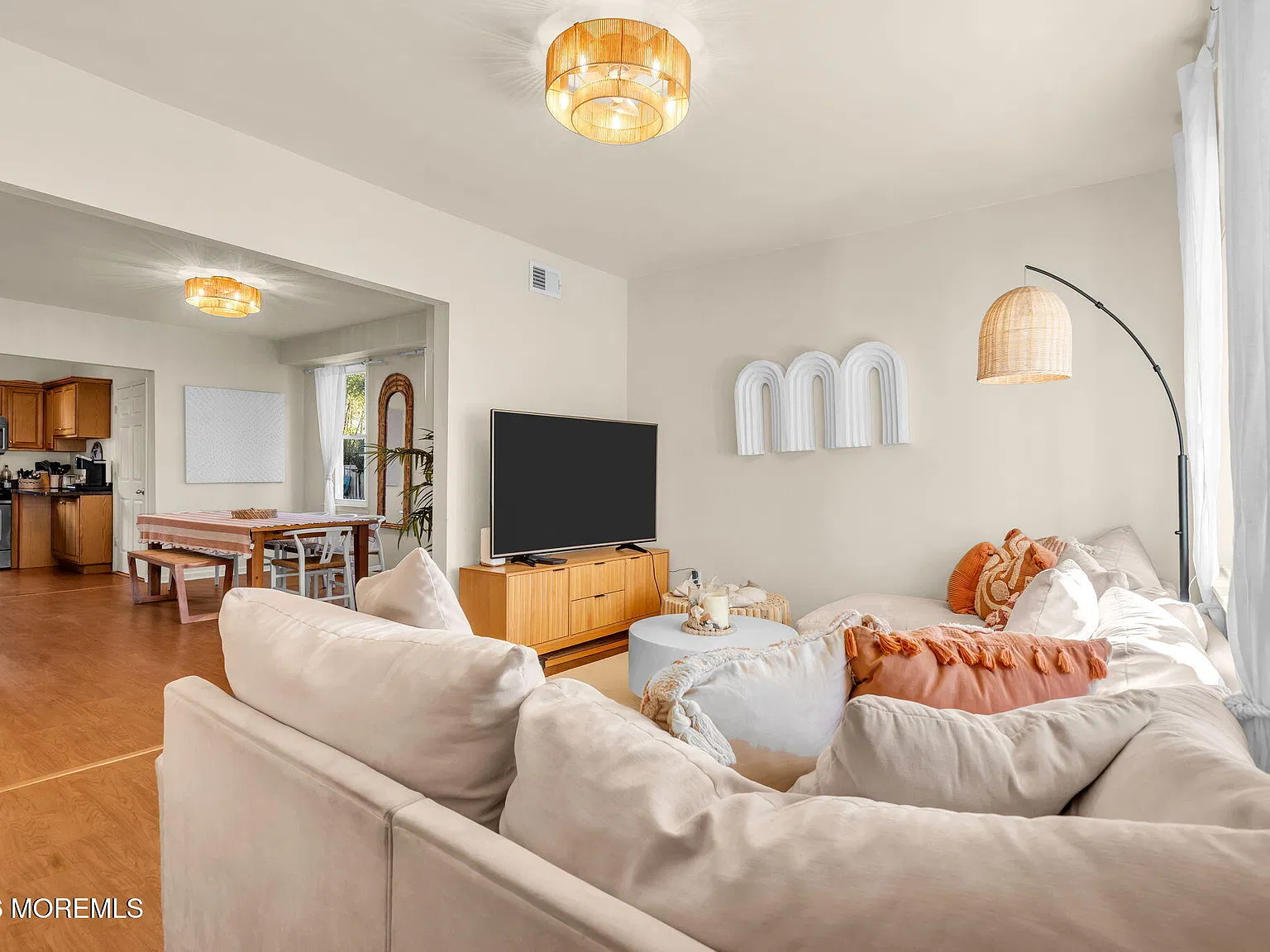 2 bed, 1024 sqft, $2,600 — Photo 3