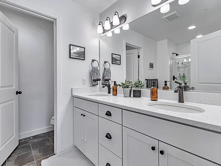 7649 S Lind Ln — Photo 6