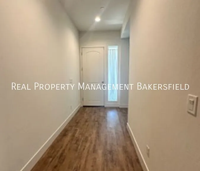 823 Brookline Ln — Photo 17
