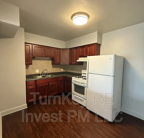 5900 Butterfield Rd #9 — Photo 3