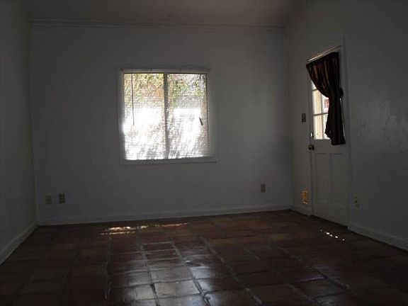 3rd image of 504 W Brown St