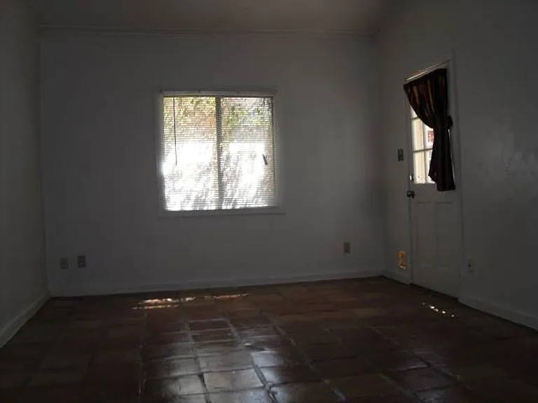 504 W Brown St — Photo 3