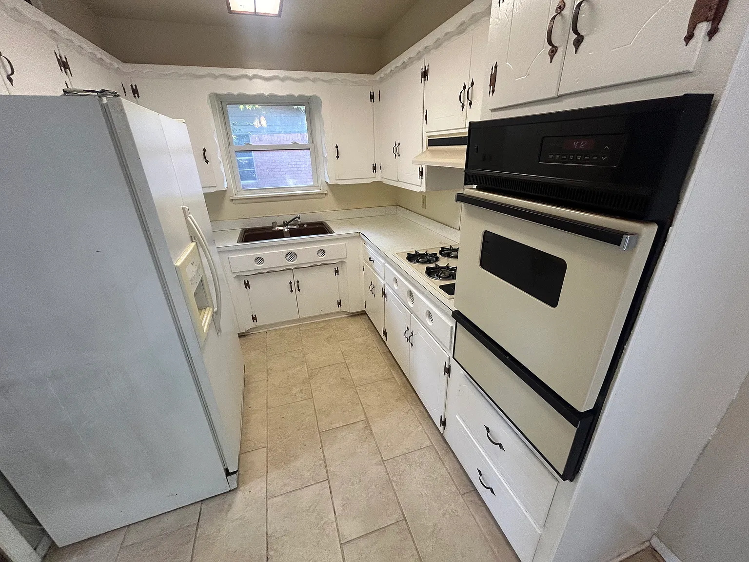 3 bed, 1354 sqft, $1,300 — Photo 4