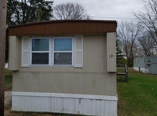 10 Sullivan Park N, Sullivan, IL 61951