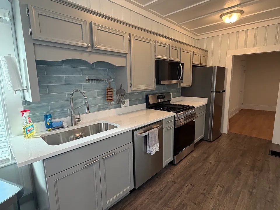 37 Basset St #1B