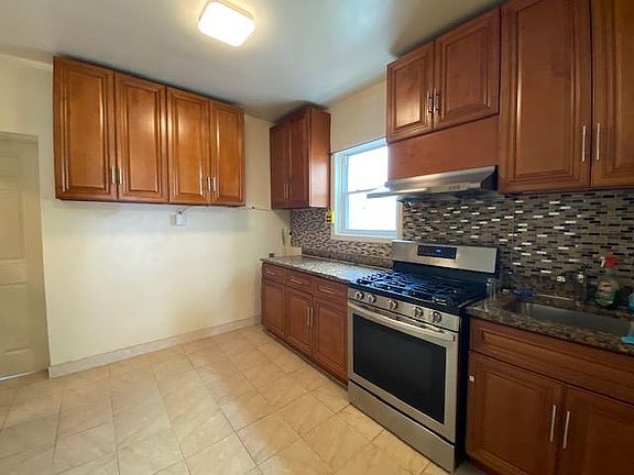 3rd image of 9718 89th St