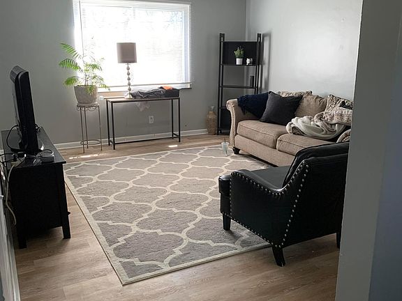 5th image of 1444 Front St #1