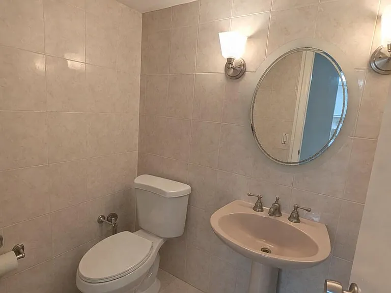 1470 NE 125th Ter #709 — Photo 7