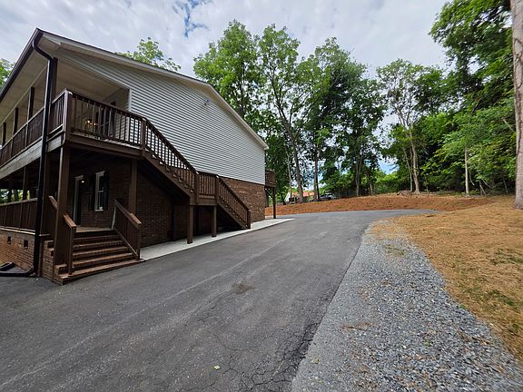 3rd image of 609 N Main St #609