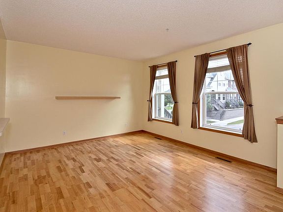3rd image of 11339 Davenport Cir NE Unit B