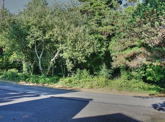 2nd image of 2500 SW Dune Ave