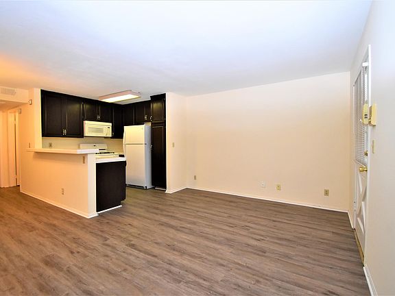5th image of 11259 La Maida St APT 104