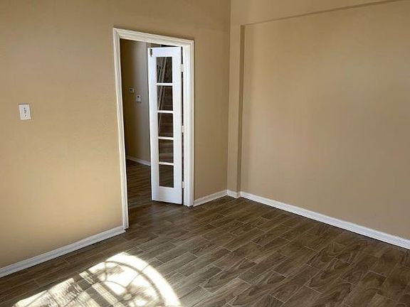 4th image of 4623 Russett Ln
