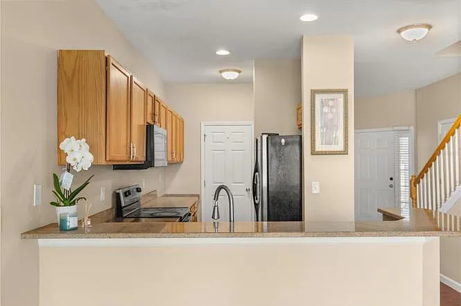 10306 Stone Moss Ave — Photo 1