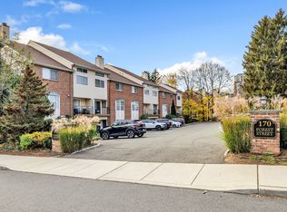 170 Forest St APT 15, Stamford, CT 06901