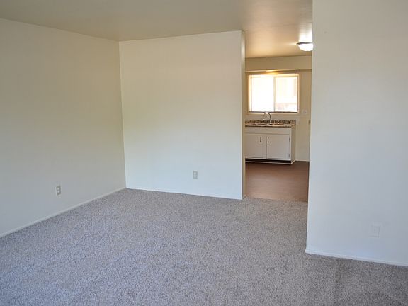 4th image of 131 N Lincolnway APT 2