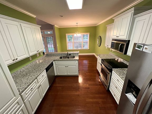 2nd image of 124 Eagles Nest Ln