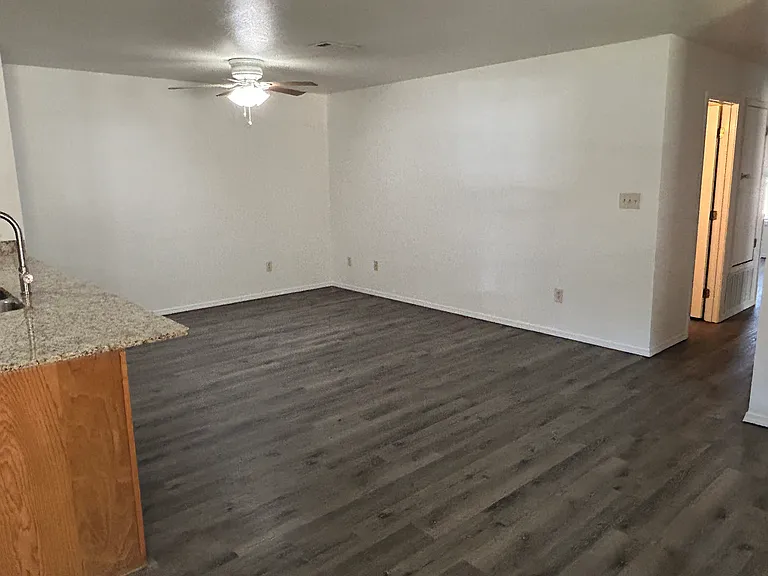 1080 Grinnel Cir #B — Photo 3