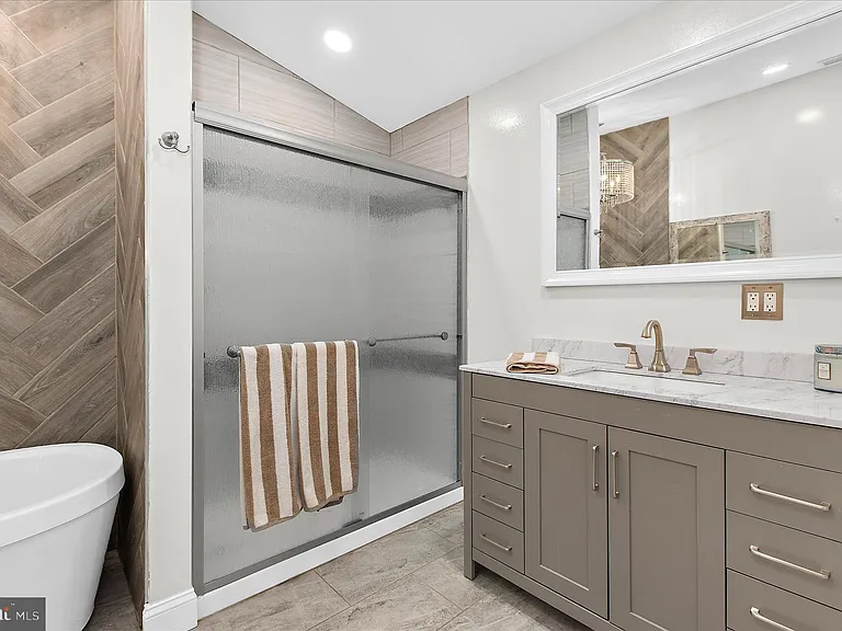 161 Margate Dr — Photo 32
