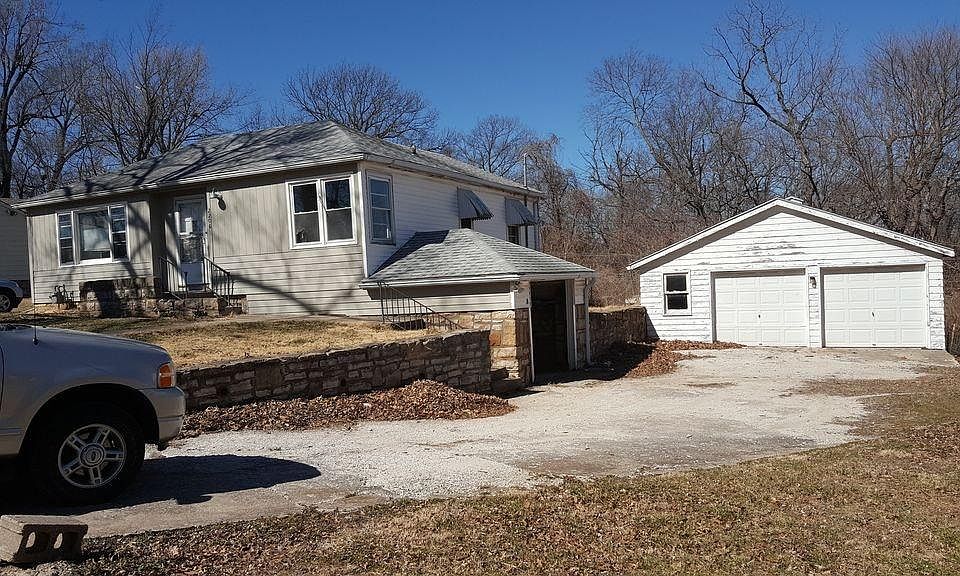 1st image of 2206 Woodend Ave
